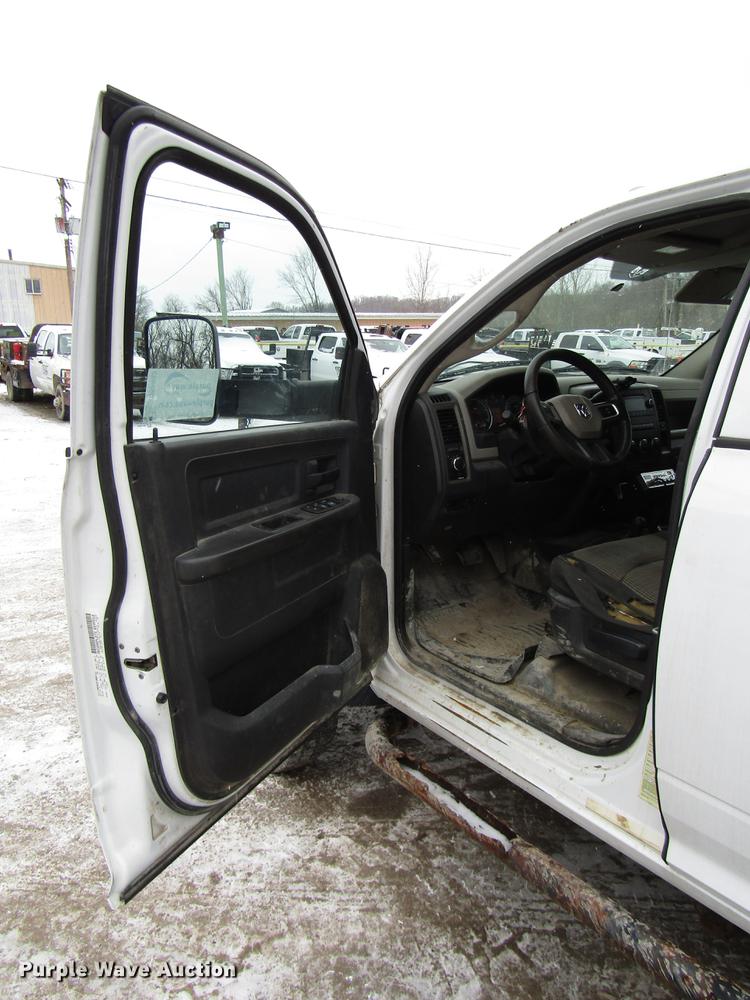 image for item DB6983 2011 Dodge Ram 5500 flatbed truck