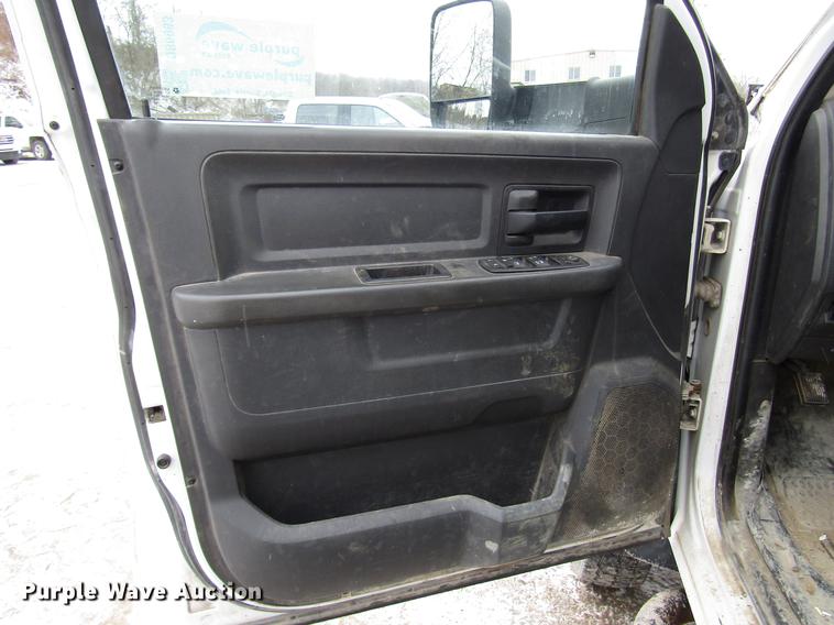 image for item DB6983 2011 Dodge Ram 5500 flatbed truck