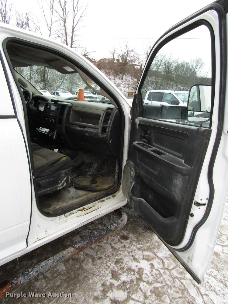 image for item DB6983 2011 Dodge Ram 5500 flatbed truck