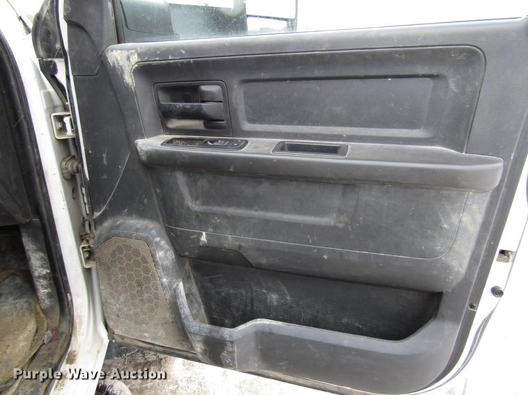 image for item DB6983 2011 Dodge Ram 5500 flatbed truck