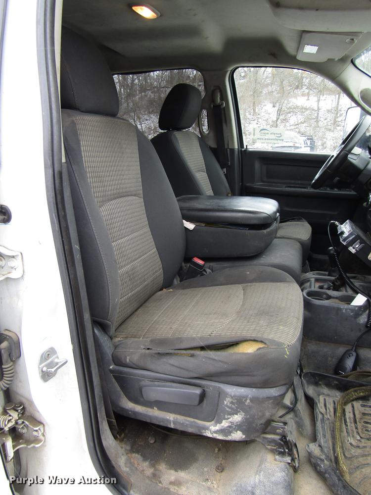 image for item DB6983 2011 Dodge Ram 5500 flatbed truck