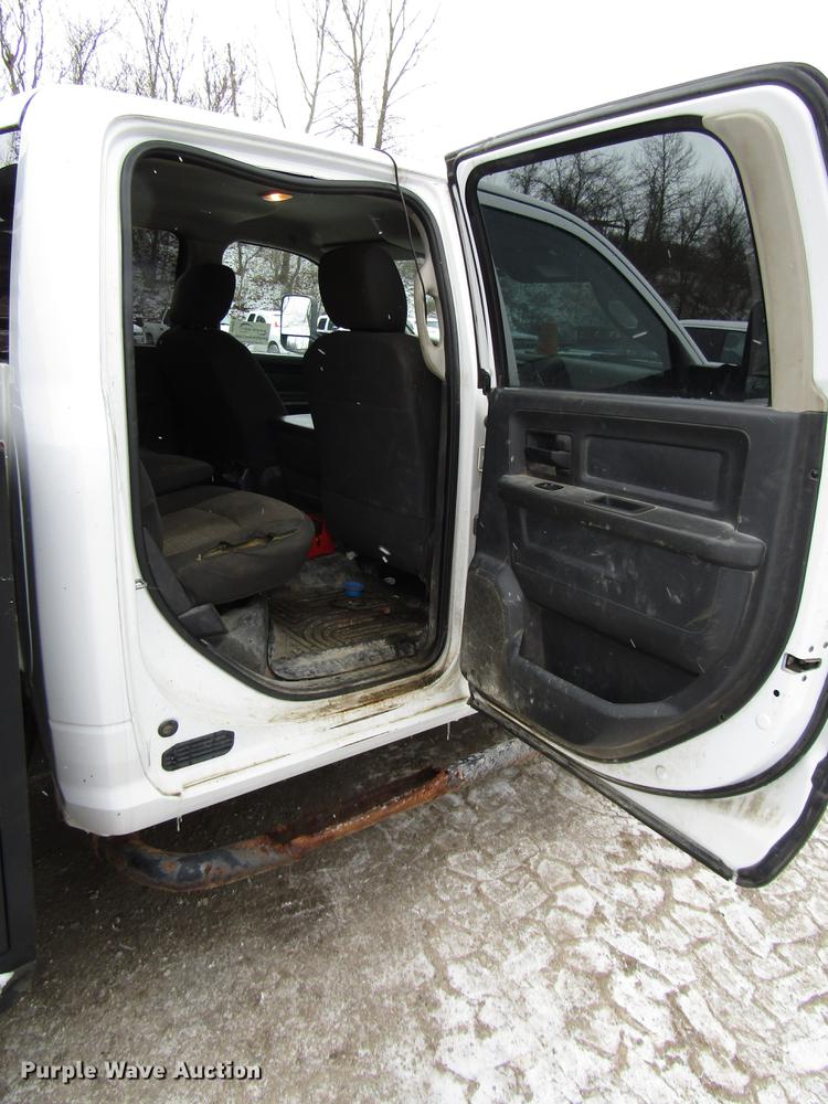 image for item DB6983 2011 Dodge Ram 5500 flatbed truck