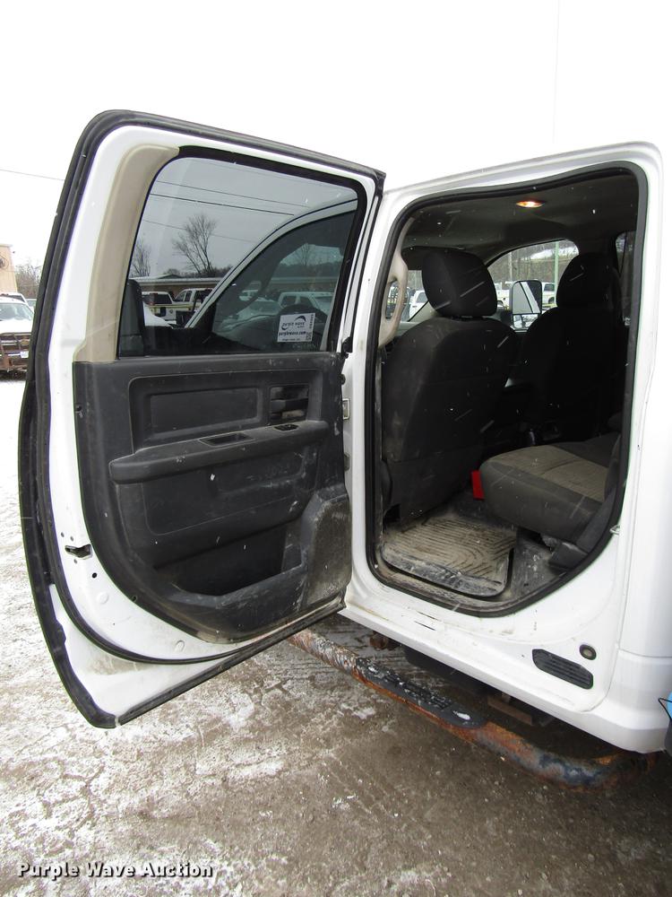 image for item DB6983 2011 Dodge Ram 5500 flatbed truck