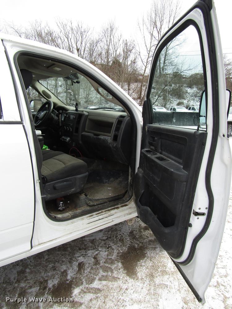 image for item DB6985 2012 Dodge Ram 5500 flatbed truck