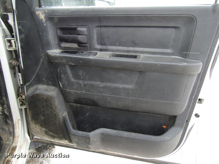 image for item DB6985 2012 Dodge Ram 5500 flatbed truck