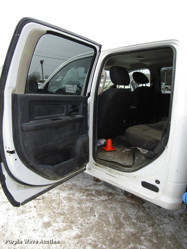 image for item DB6985 2012 Dodge Ram 5500 flatbed truck