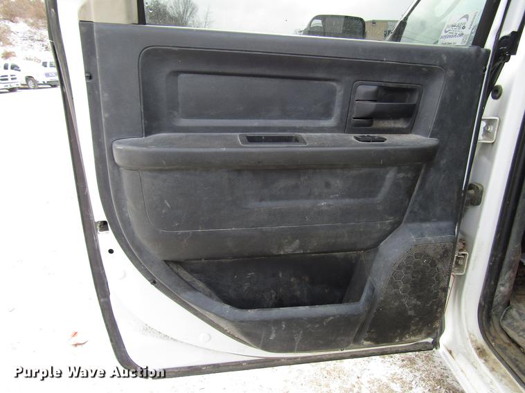 image for item DB6985 2012 Dodge Ram 5500 flatbed truck