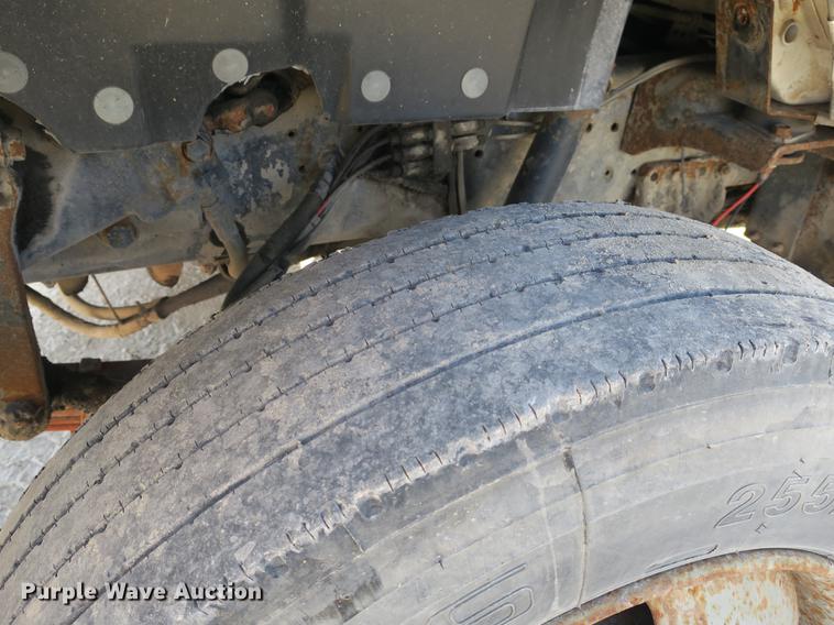 image for item DB8903 2000 International 4700 refuse truck