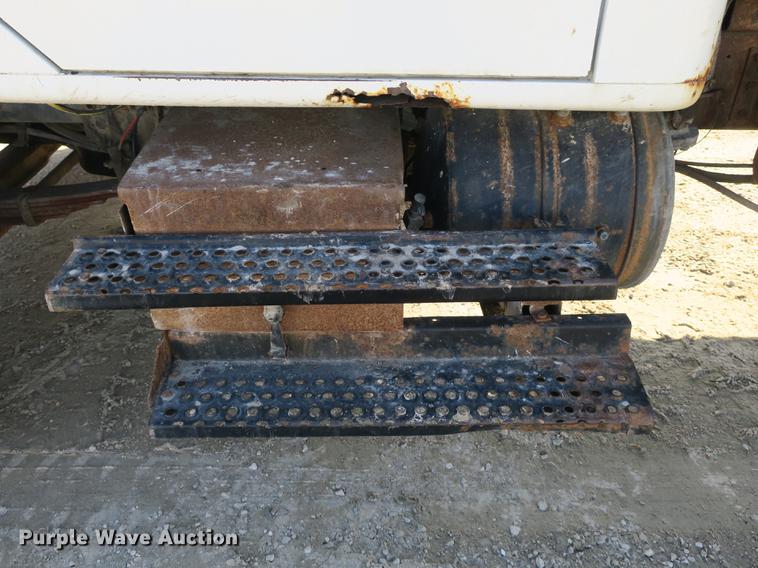 image for item DB8903 2000 International 4700 refuse truck