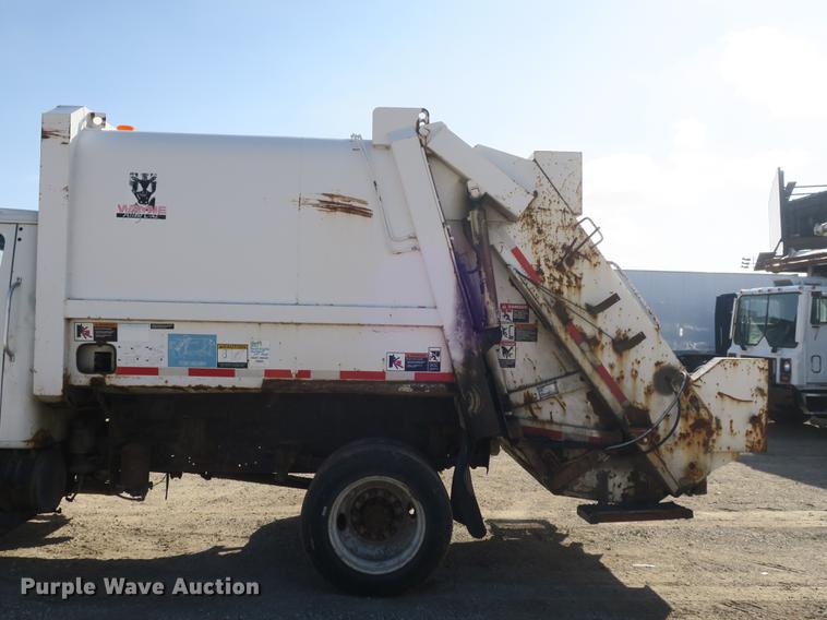 image for item DB8903 2000 International 4700 refuse truck