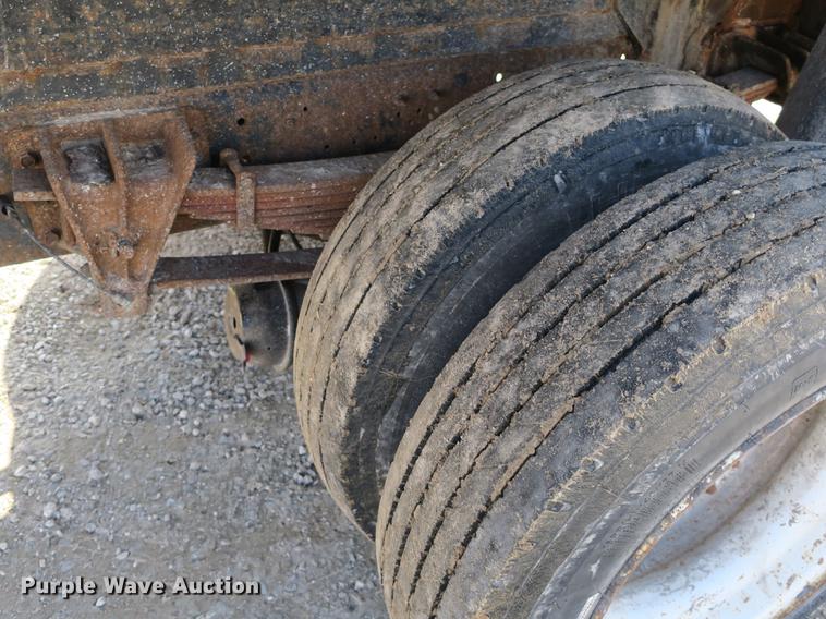 image for item DB8903 2000 International 4700 refuse truck