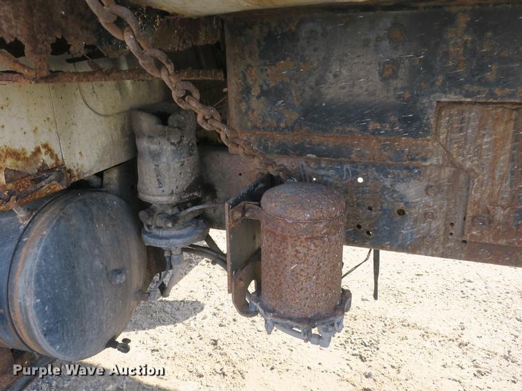 image for item DB8903 2000 International 4700 refuse truck