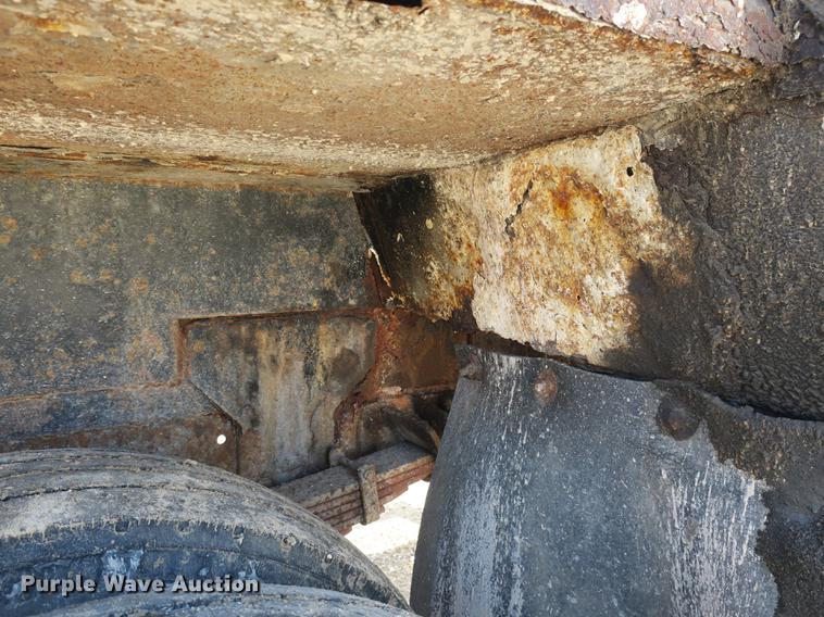 image for item DB8903 2000 International 4700 refuse truck