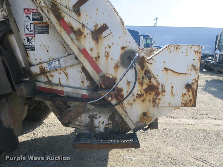 image for item DB8903 2000 International 4700 refuse truck