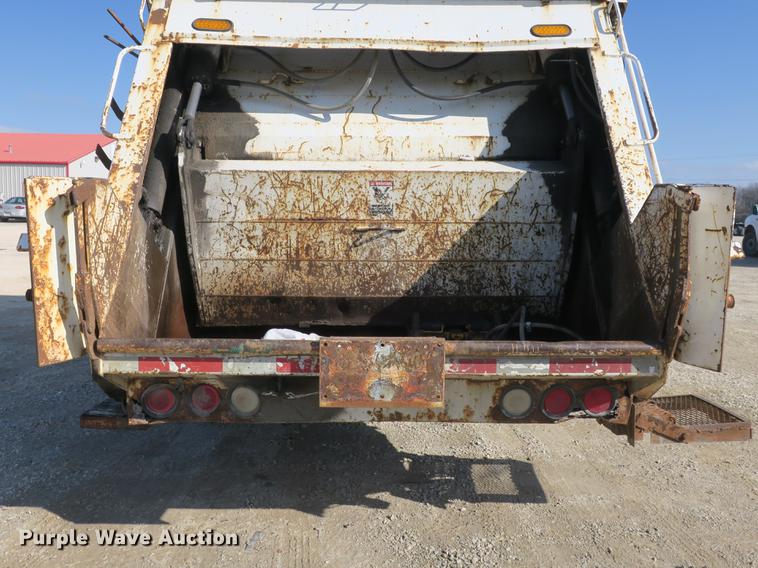 image for item DB8903 2000 International 4700 refuse truck