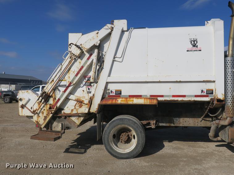 image for item DB8903 2000 International 4700 refuse truck