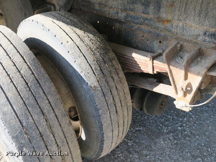 image for item DB8903 2000 International 4700 refuse truck