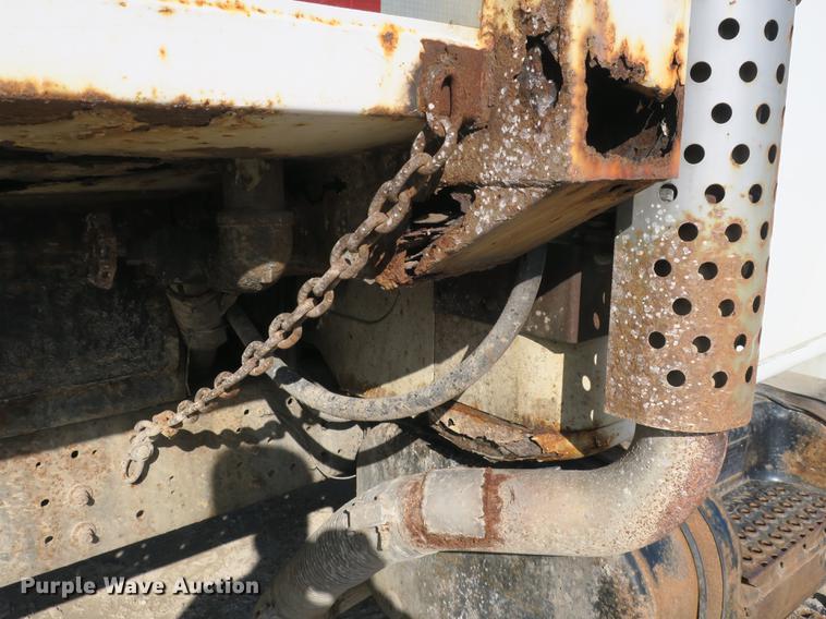 image for item DB8903 2000 International 4700 refuse truck