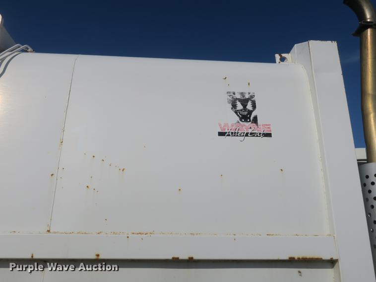 image for item DB8903 2000 International 4700 refuse truck