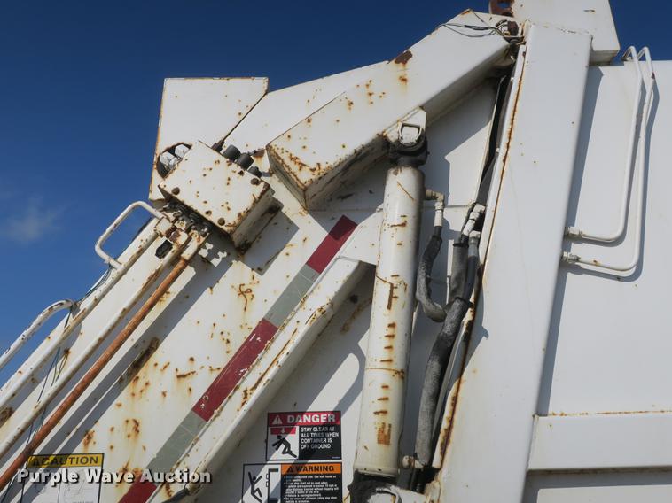 image for item DB8903 2000 International 4700 refuse truck