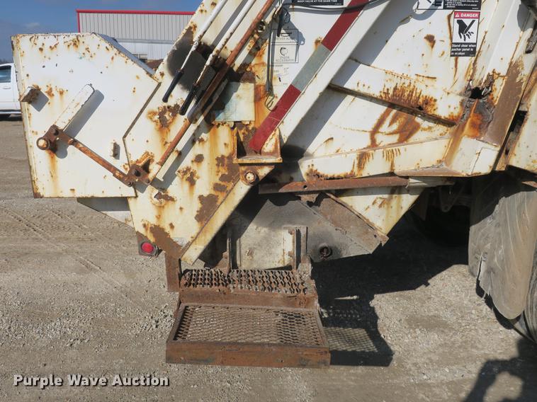 image for item DB8903 2000 International 4700 refuse truck