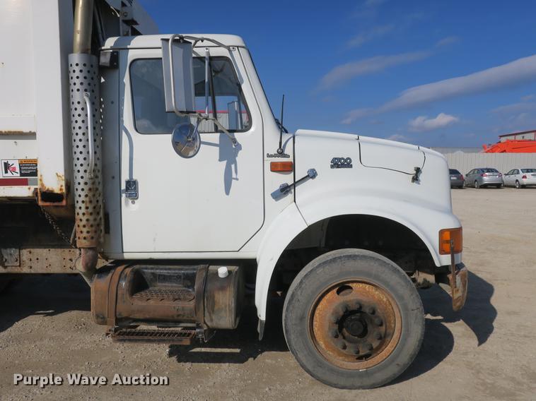 image for item DB8903 2000 International 4700 refuse truck