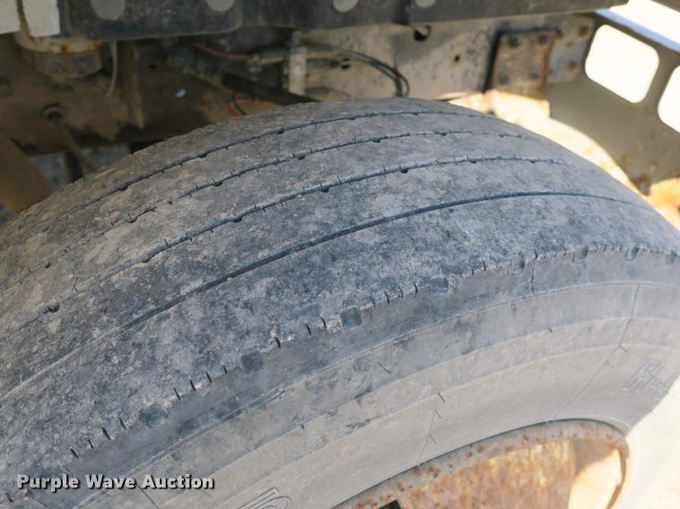 image for item DB8903 2000 International 4700 refuse truck