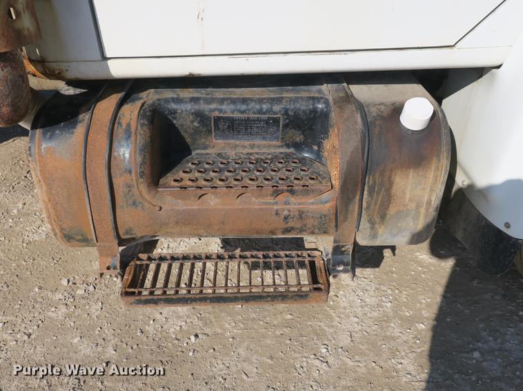 image for item DB8903 2000 International 4700 refuse truck