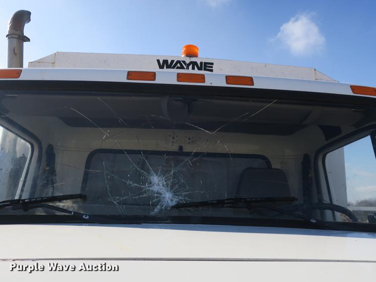 image for item DB8903 2000 International 4700 refuse truck