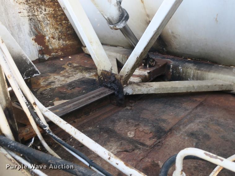 image for item DB8903 2000 International 4700 refuse truck