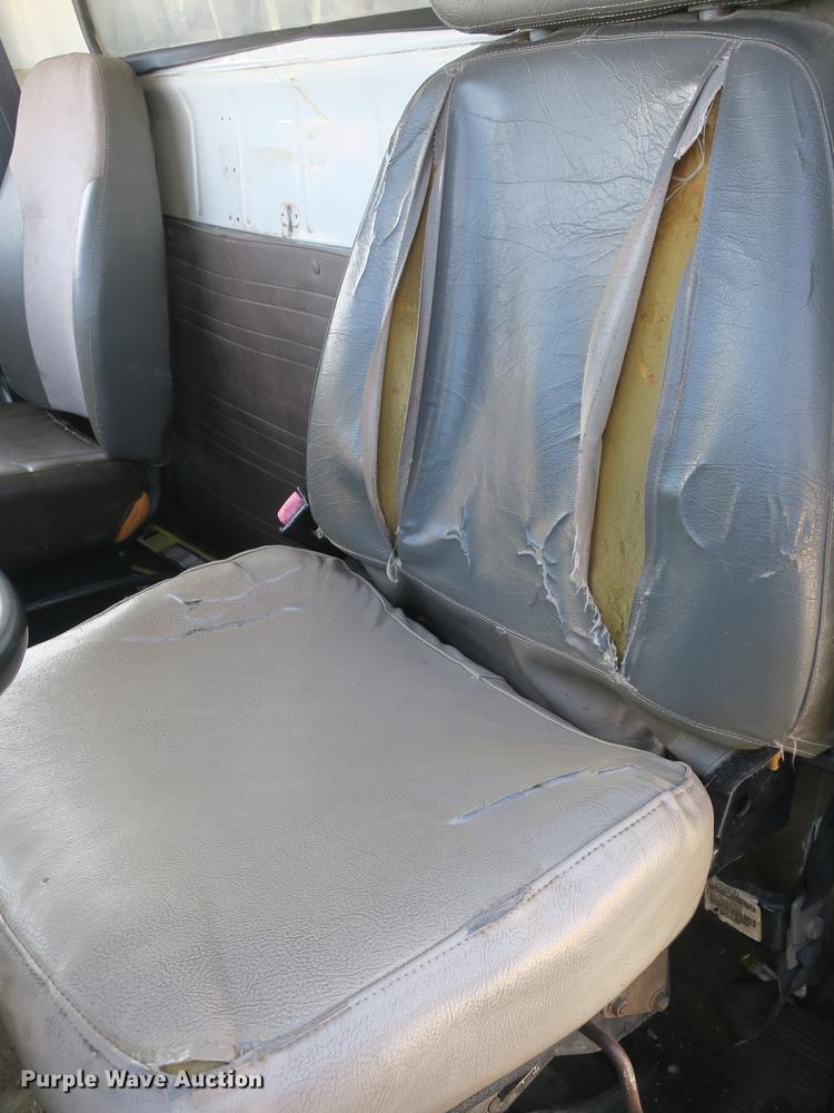 image for item DB8903 2000 International 4700 refuse truck