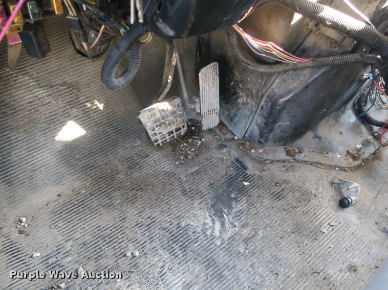 image for item DB8903 2000 International 4700 refuse truck