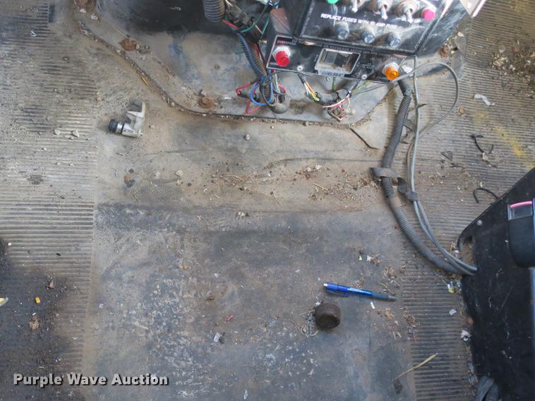 image for item DB8903 2000 International 4700 refuse truck