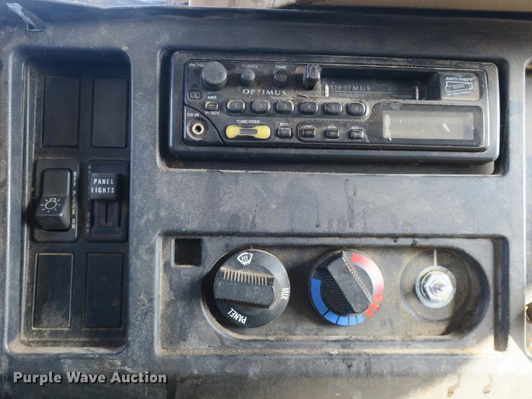 image for item DB8903 2000 International 4700 refuse truck