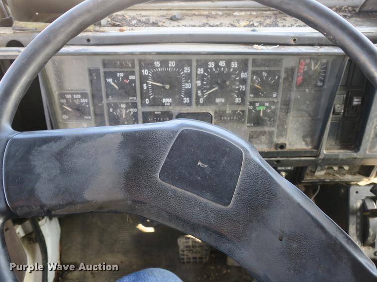 image for item DB8903 2000 International 4700 refuse truck