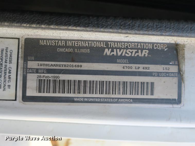 image for item DB8903 2000 International 4700 refuse truck