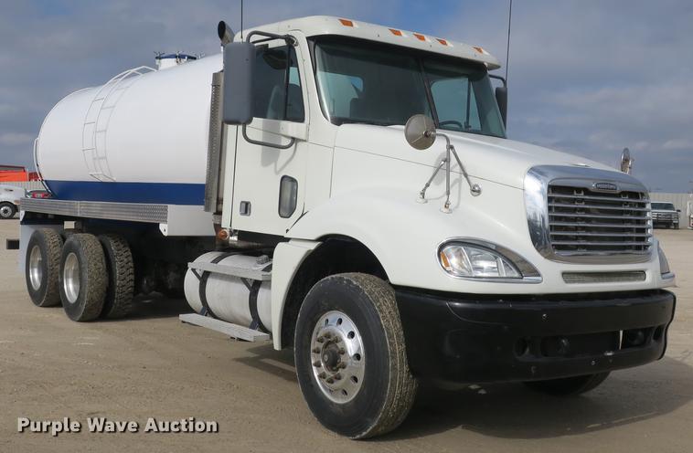 image for item DB8904 2007 Freightliner CL120 vacuum truck