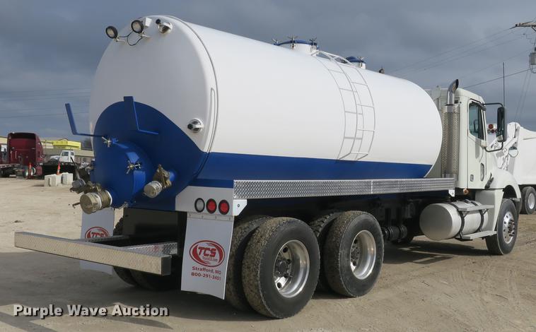 image for item DB8904 2007 Freightliner CL120 vacuum truck