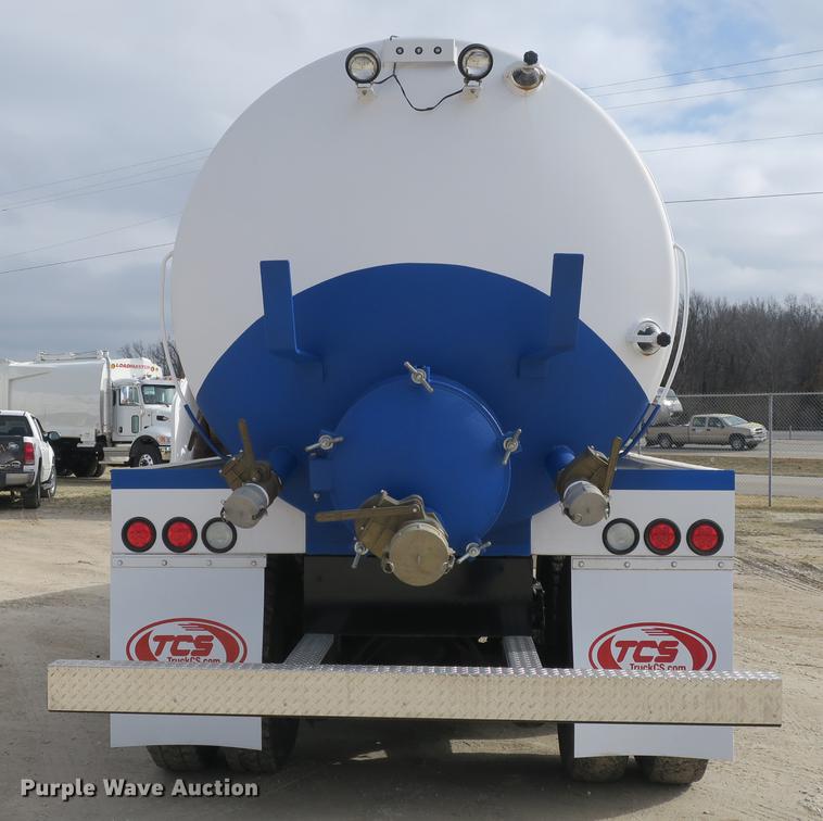 image for item DB8904 2007 Freightliner CL120 vacuum truck