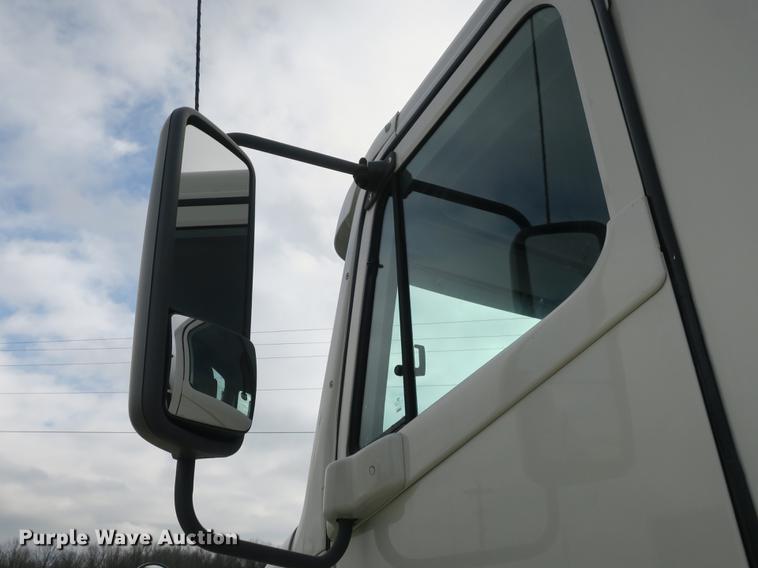 image for item DB8904 2007 Freightliner CL120 vacuum truck