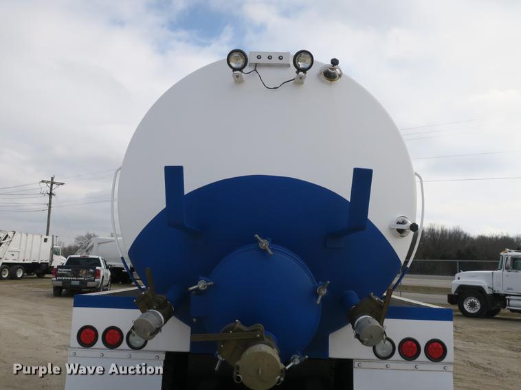 image for item DB8904 2007 Freightliner CL120 vacuum truck