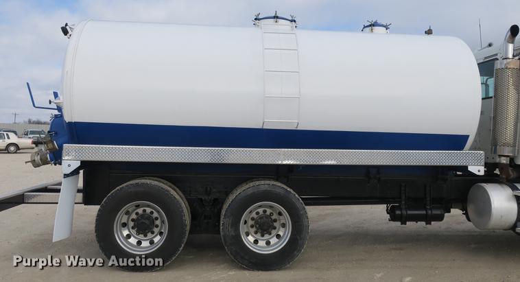 image for item DB8904 2007 Freightliner CL120 vacuum truck