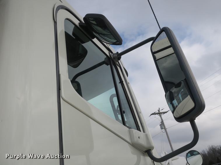 image for item DB8904 2007 Freightliner CL120 vacuum truck