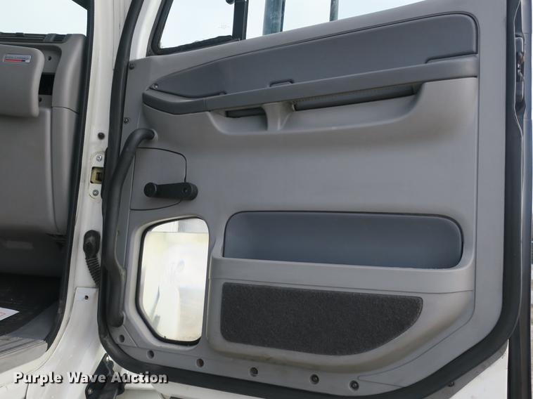 image for item DB8904 2007 Freightliner CL120 vacuum truck