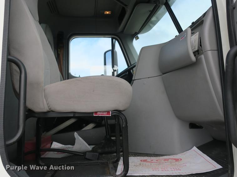 image for item DB8904 2007 Freightliner CL120 vacuum truck