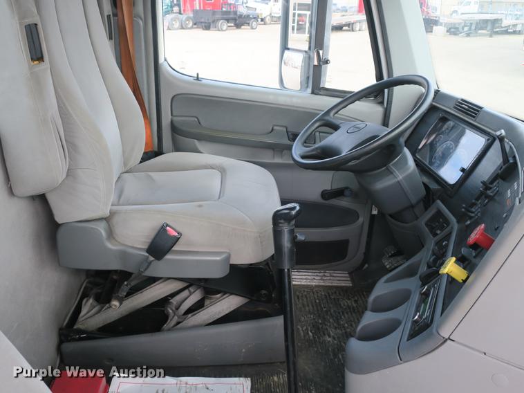 image for item DB8904 2007 Freightliner CL120 vacuum truck