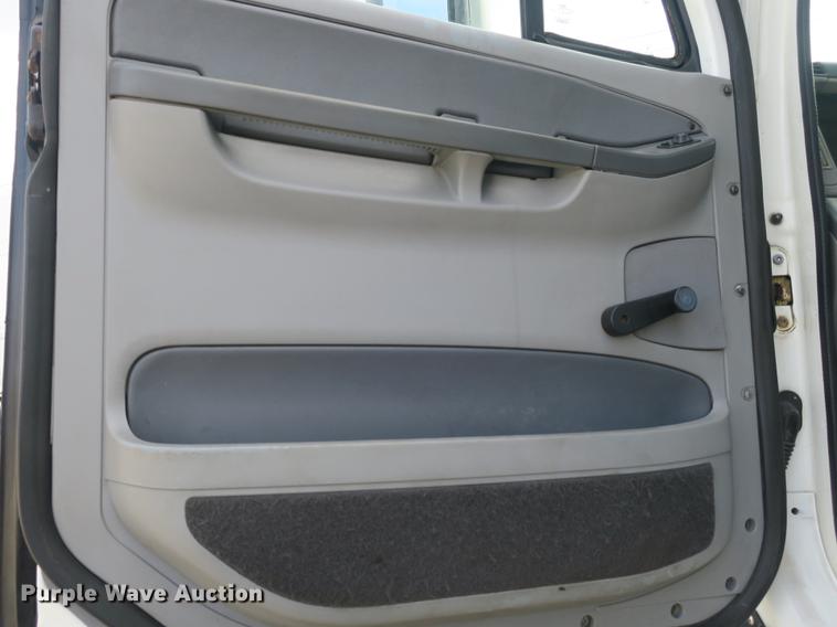 image for item DB8904 2007 Freightliner CL120 vacuum truck