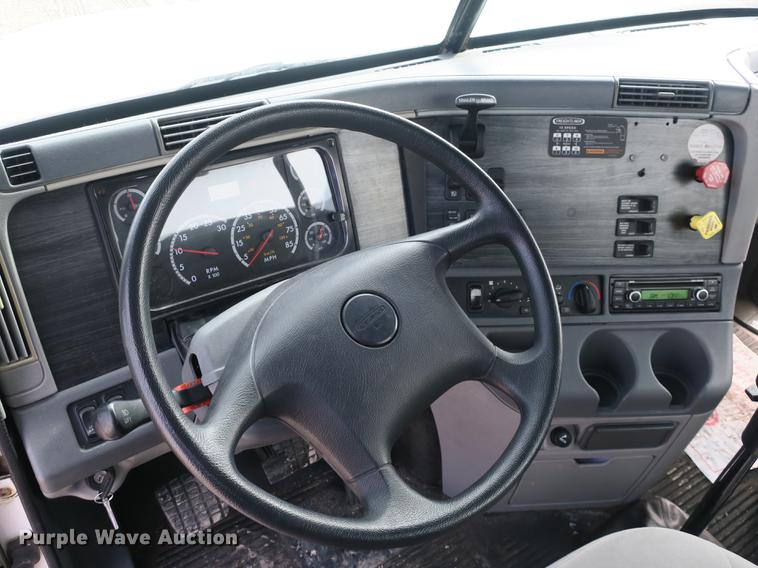 image for item DB8904 2007 Freightliner CL120 vacuum truck