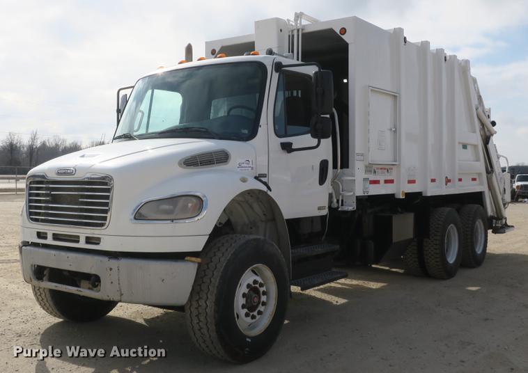 image for item DB8905 2007 Freightliner Business Class M2 refuse truck