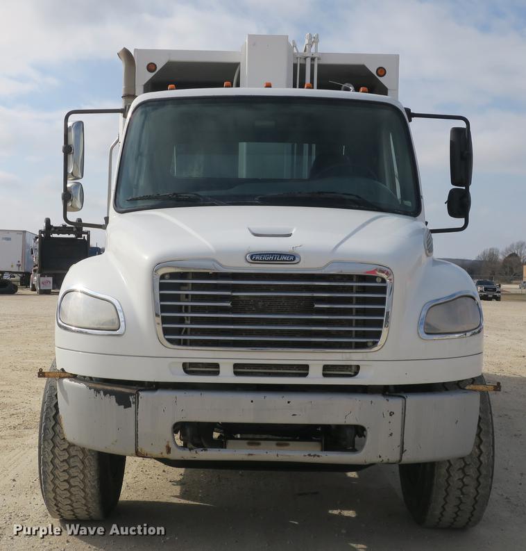 image for item DB8905 2007 Freightliner Business Class M2 refuse truck